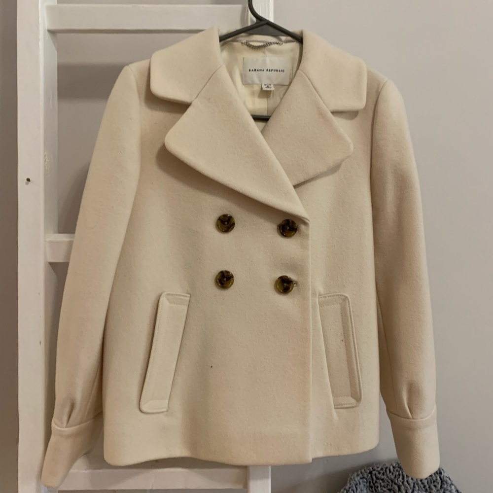 Cream pea coat. Banana Republic. Excellent condition. Hardly worn. Vintage style